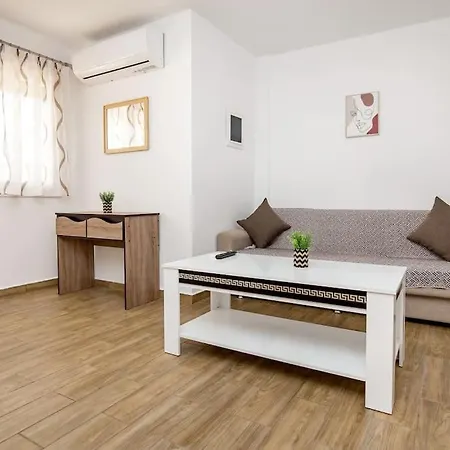 House Litsa 3 * Потос