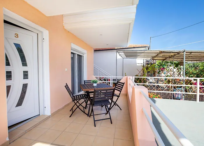 House Litsa 3 بوتوس